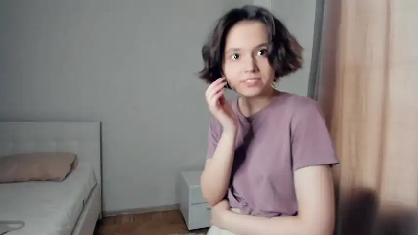 Gummybubble – Chaturbate Live Video – 2025-06-18 08:07:54