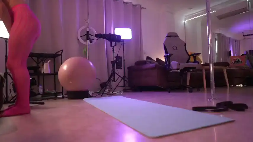 Hannahjames710 – Chaturbate Live Video – 2025-05-22 19:20:36