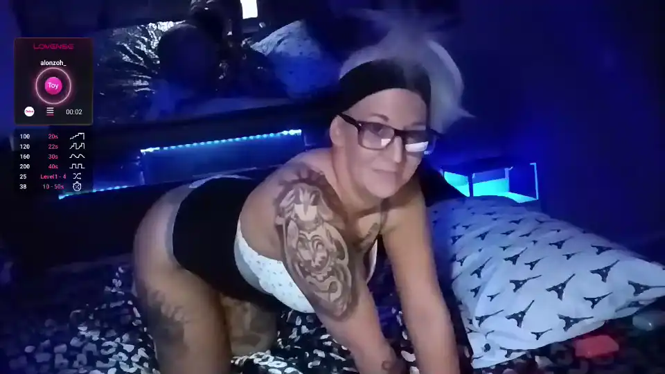 Kikilovespartylights – Chaturbate Live Video – 2025-07-15 18:47:11