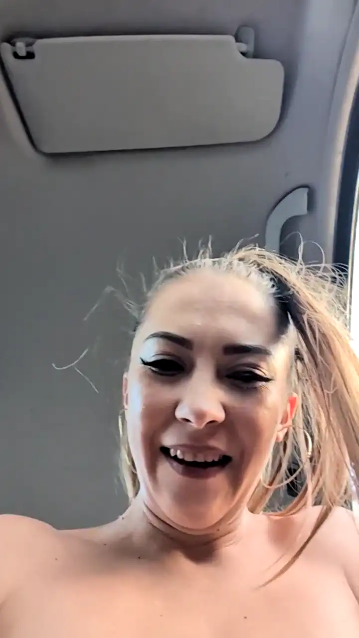 Risky_girl23 – Stripchat Live Video – 2025-08-06 03:04:24