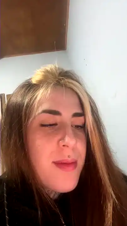 Desire8 – Amateur.tv Live Video – 2025-03-23 02:43:24