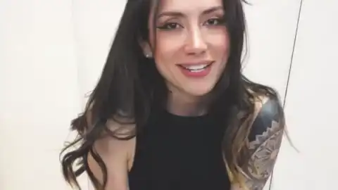 Emilie-tumbler – Flirt4free Live Video – 2025-04-23 21:18:36