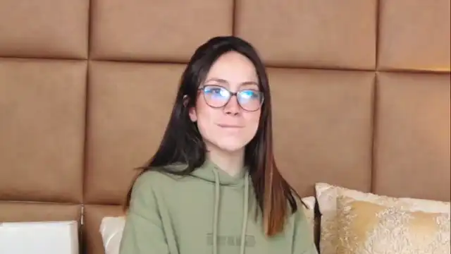 Emilie-tumbler – Flirt4free Live Video – 2025-04-29 07:46:08