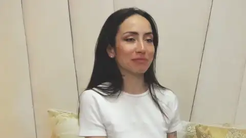 Emilie-tumbler – Flirt4free Live Video – 2025-01-21 11:11:25