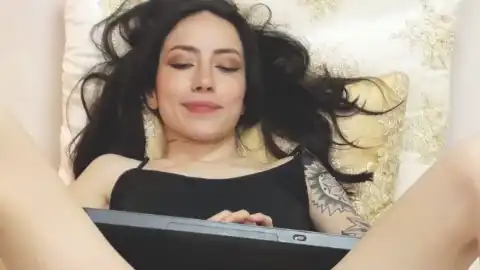 Emilie-tumbler – Flirt4free Live Video – 2025-06-28 01:29:03