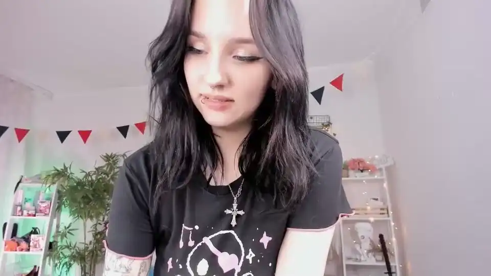 Vivian_qwerty – Chaturbate Live Video – 2025-08-16 20:24:33
