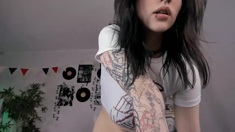 Vivian_qwerty – Chaturbate Live Video – 2025-02-27 06:11:41