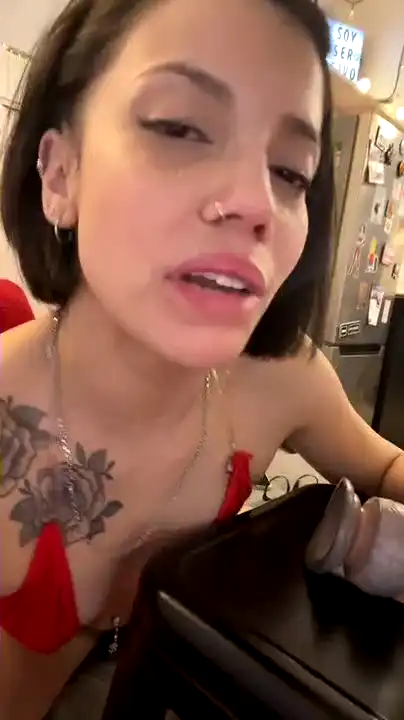 Touuuuuch – Amateur.tv Live Video – 2025-07-12 08:01:42