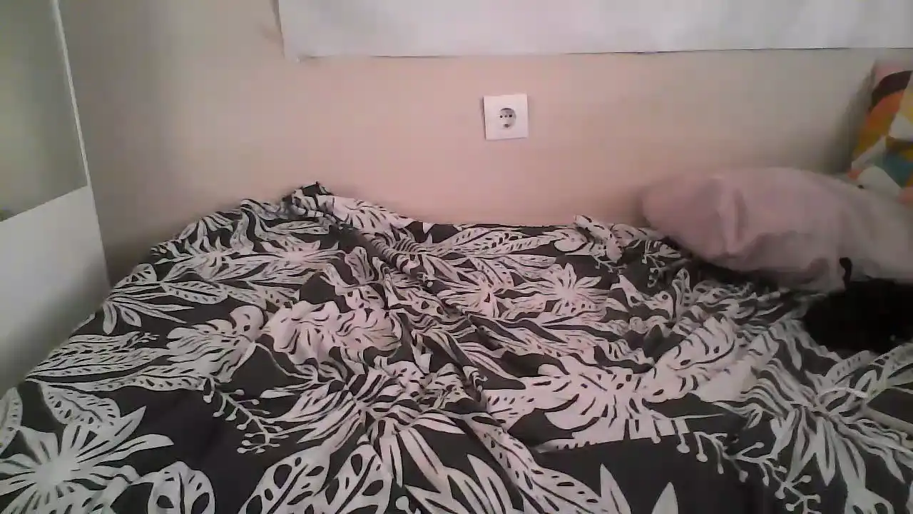Dubailove – Amateur.tv Live Video – 2025-05-27 10:12:20