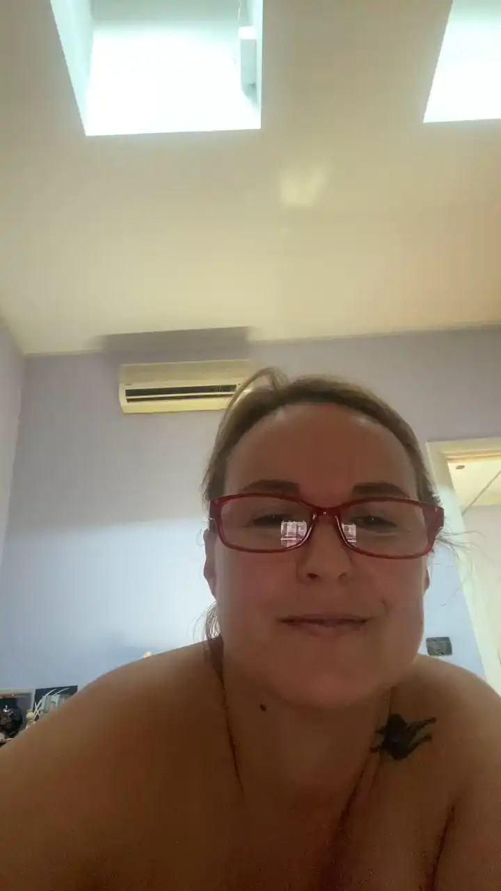 Lucestellata – Cam4 Live Video – 2025-08-05 03:29:50