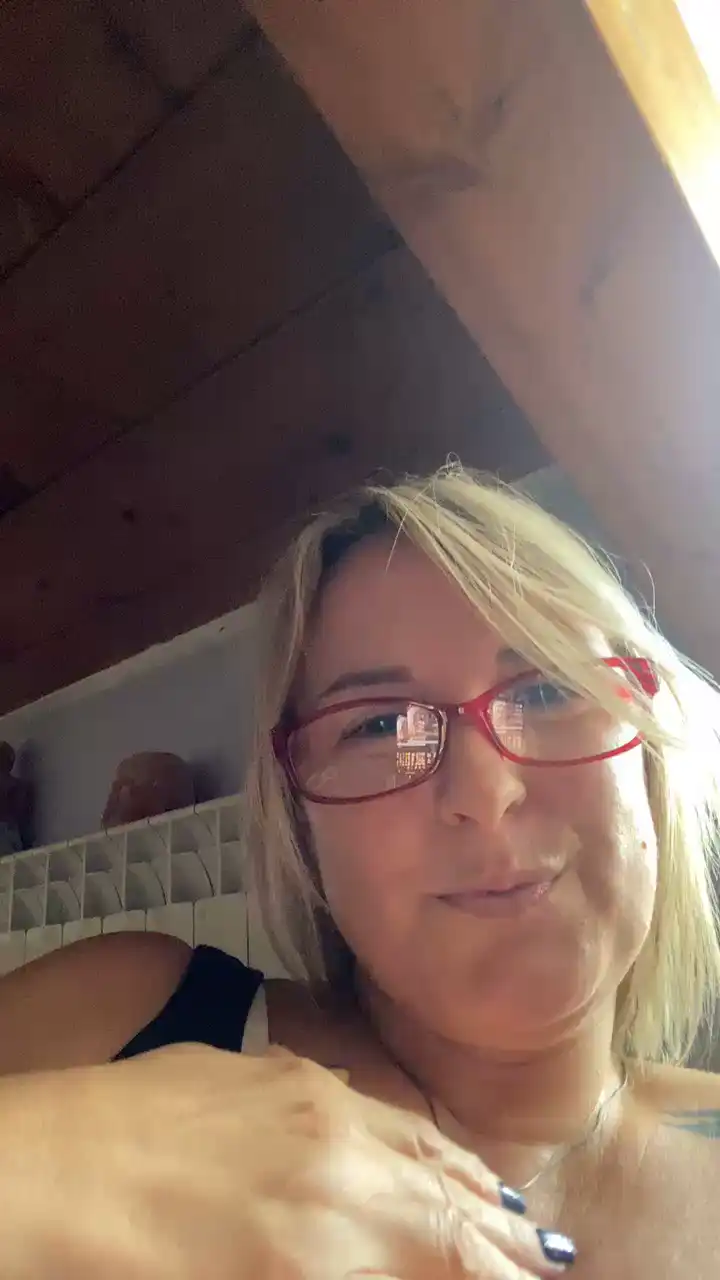 Lucestellata – Cam4 Live Video – 2025-01-24 09:36:09
