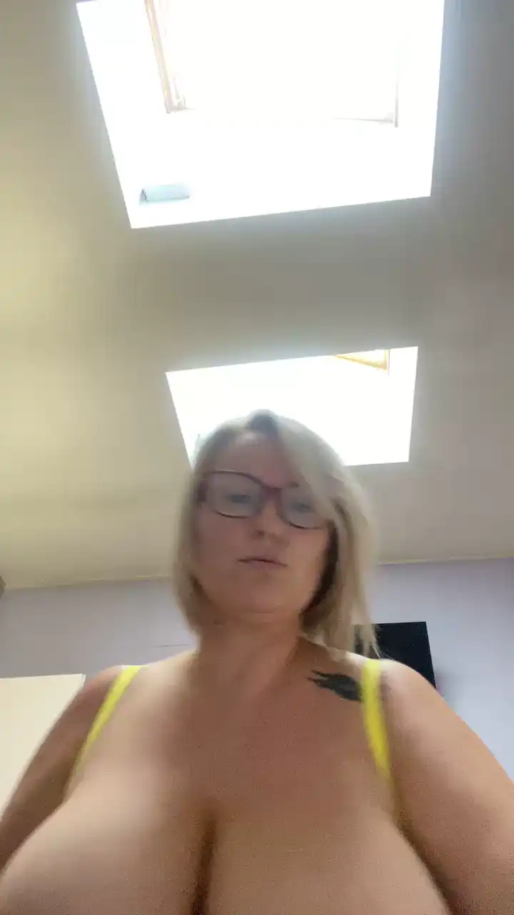 Lucestellata – Cam4 Live Video – 2025-07-30 21:53:29