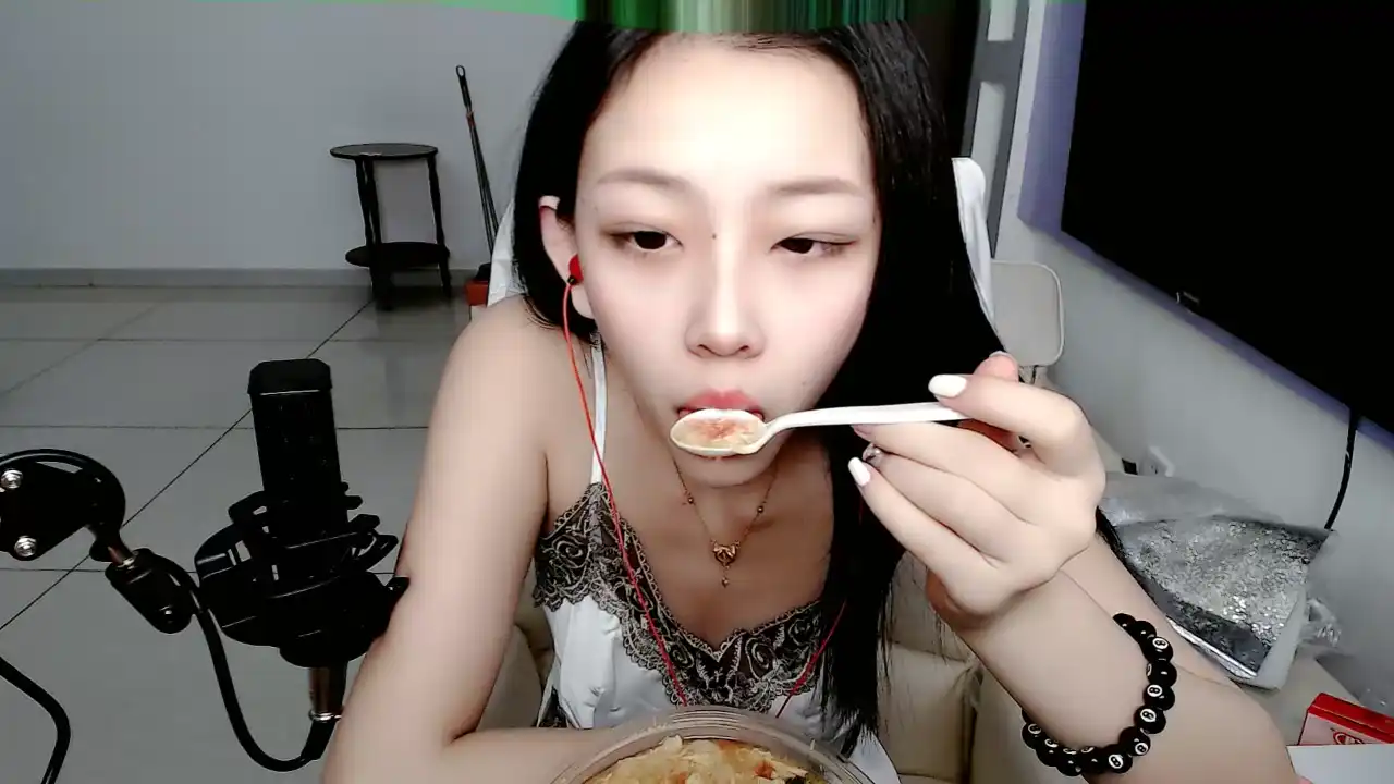 Xiaobaoya520 – Stripchat Live Video – 2025-06-17 19:20:17