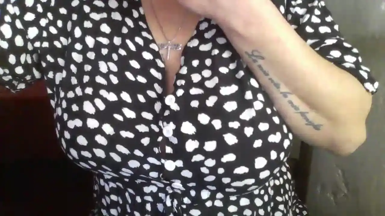 Lourdeslucifeer – Amateur.tv Live Video – 2025-02-22 11:36:37