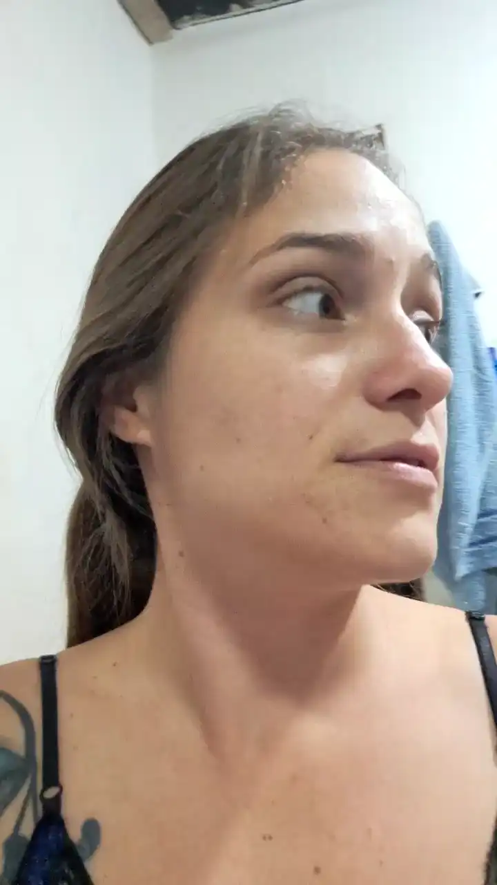 Karenlaputaama – Cam4 Live Video – 2025-03-24 18:02:43