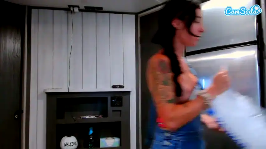 Tighttinymilf – Camsoda Live Video – 2025-06-18 08:55:11