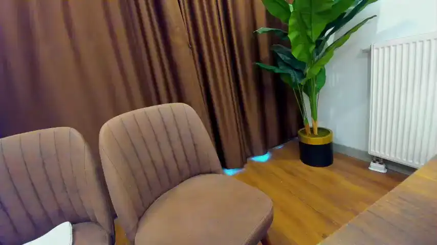 Ehotlovea – Chaturbate Live Video – 2025-06-19 05:26:48