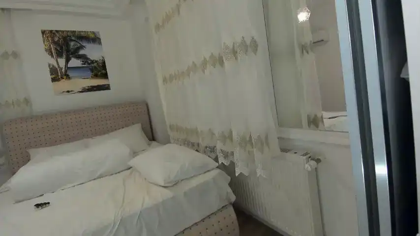 Ehotlovea – Chaturbate Live Video – 2025-12-25 18:06:29