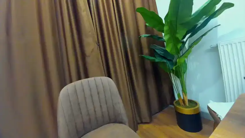 Ehotlovea – Chaturbate Live Video – 2025-04-23 09:21:43