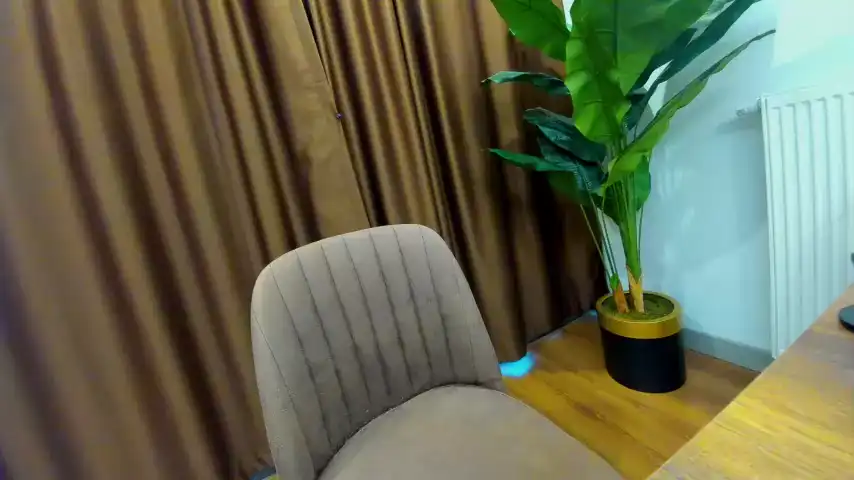 Ehotlovea – Chaturbate Live Video – 2025-05-20 16:58:09