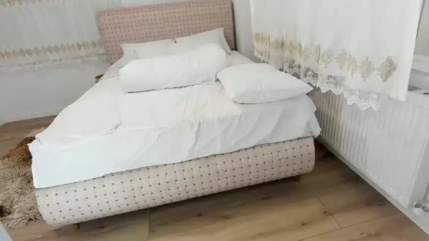 Ehotlovea – Chaturbate Live Video – 2025-05-26 17:21:26