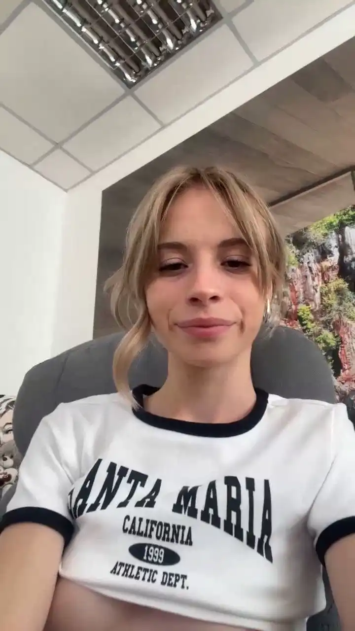 Vivienns – Xlovecam Live Video – 2026-03-16 03:31:05